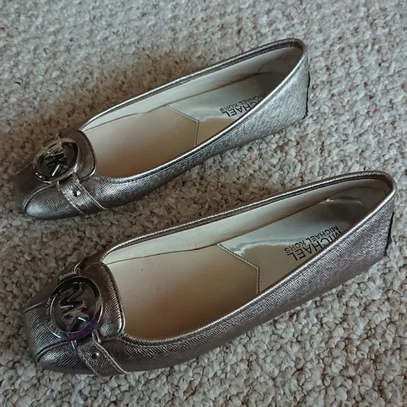 Michael Michael KORS "FULTON" Metallic SILVER MK logo Moccasins size 7M - Picture 4 of 12